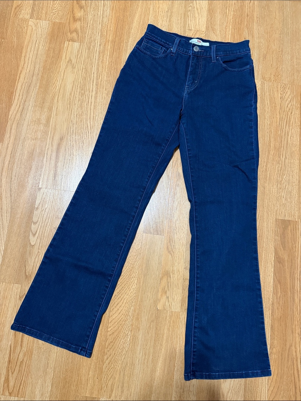 Women’s Levi’s Perfectly Slimming Bootcut 512 size 8M